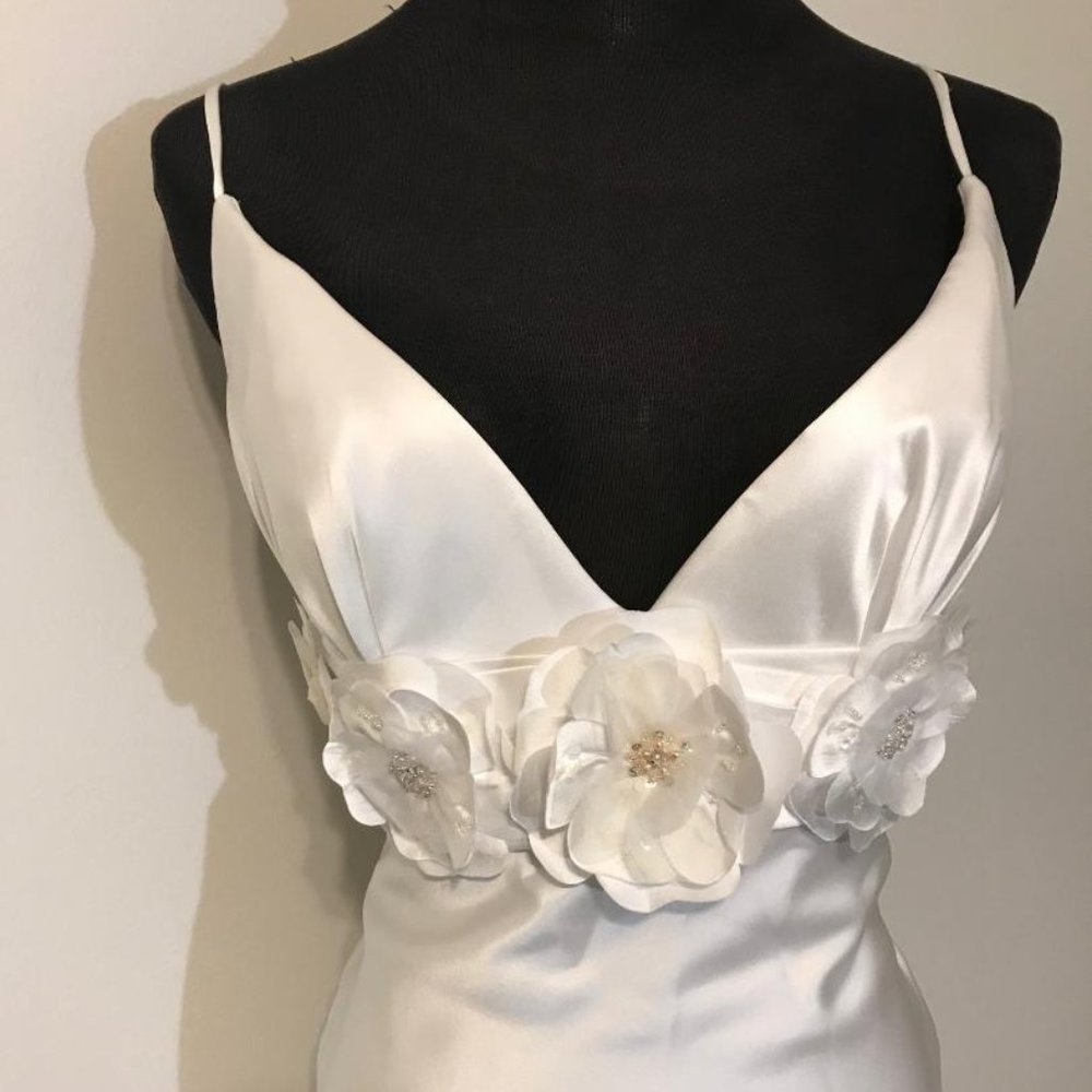 WHITE BRIDAL GOWN - BEACH - Picture 2 of 7